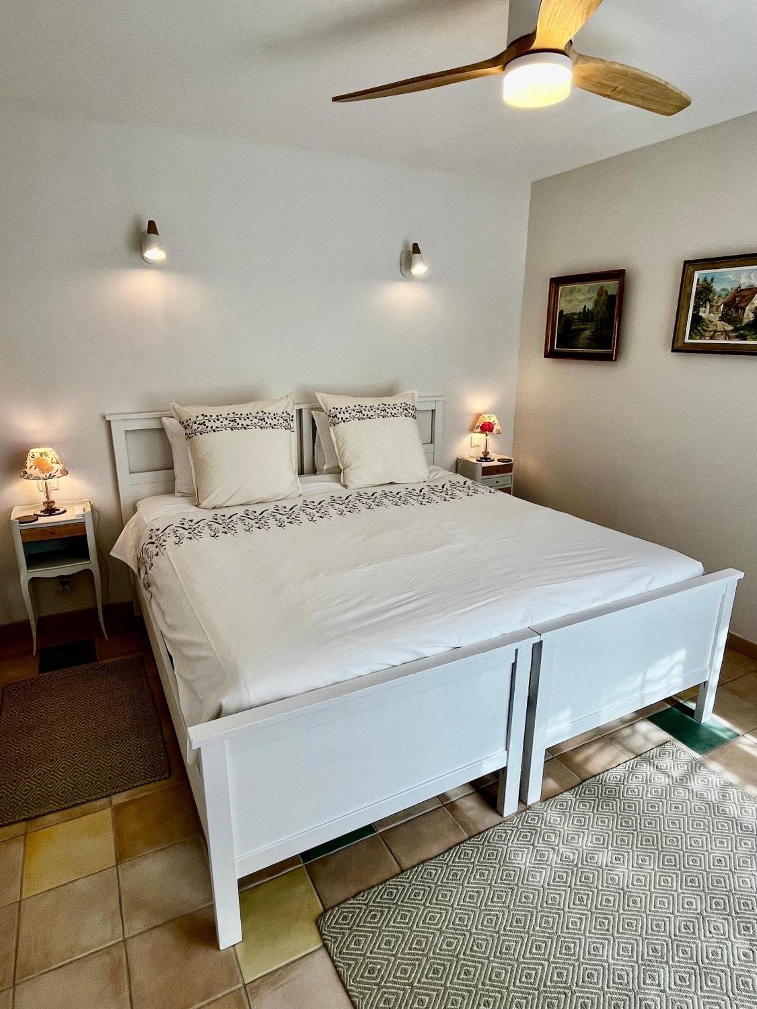 Sans Souci Bed And Breakfast Luxe Heated Pool And Restaurant Luzillé Oda fotoğraf
